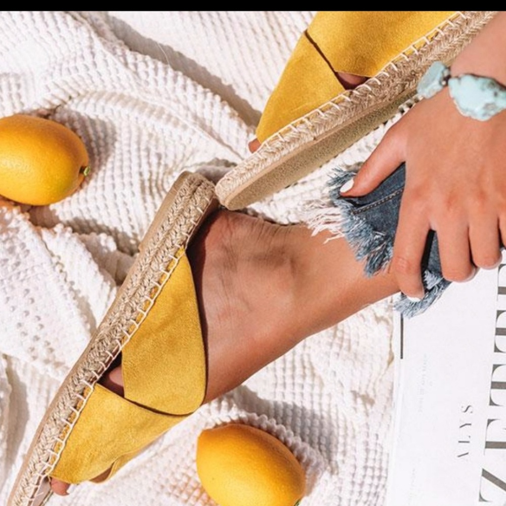 🚨//The Elsinore// Yellow vegan suede Sandals - Picture 6 of 8